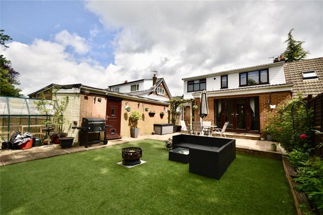 38, Cotswold Drive, Oldham photo 2