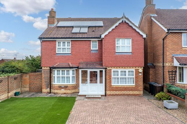 Plantation Close, Greenhithe photo 2