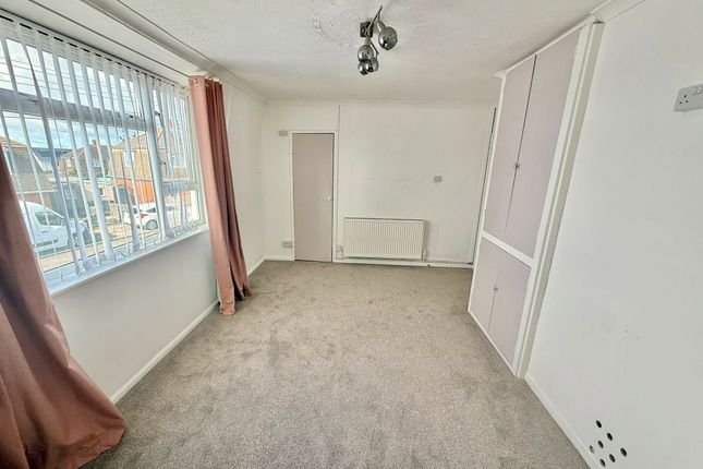 6a  Beech Crescent, Gorseinon, SWANSEA photo 4