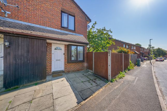 15, Pavilion Way, Edgware photo 4