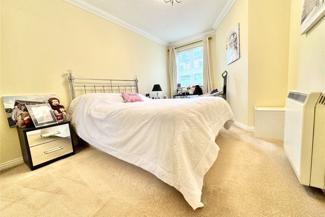 Flat 3, Fern Hill Lodge, 100, Victoria Road, Hampshire photo 4