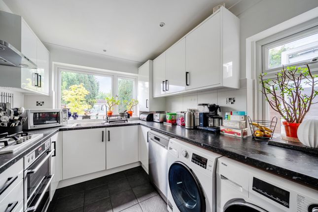 9, Wilfred Street, Surrey photo 2