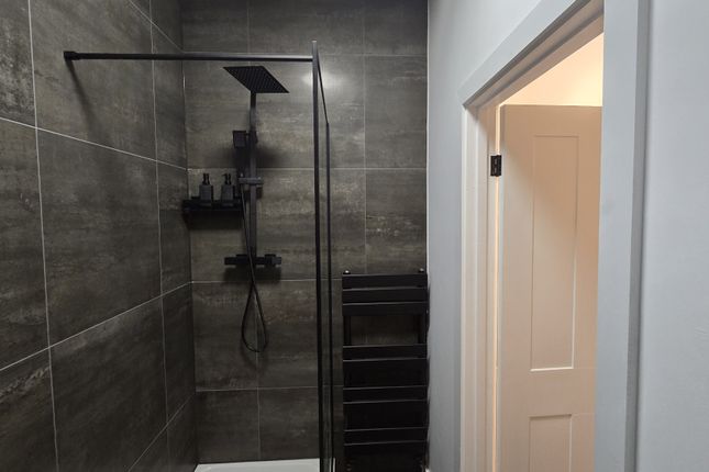 Lndn-She925 - 10 10,, Sheaveshill Court, London photo 4