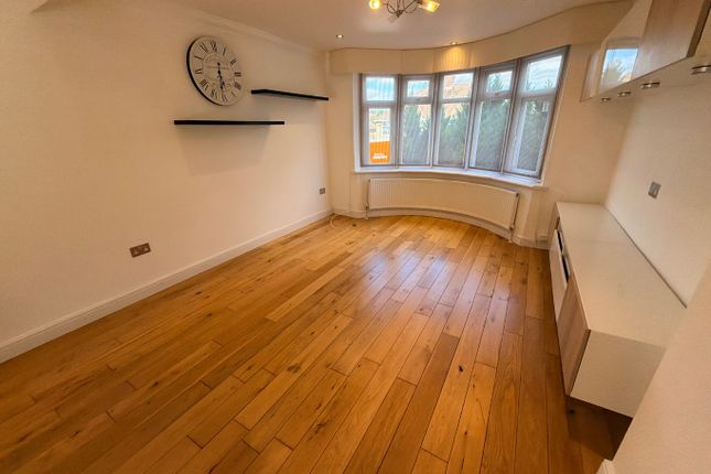 52, Walcot Avenue, Luton photo 4