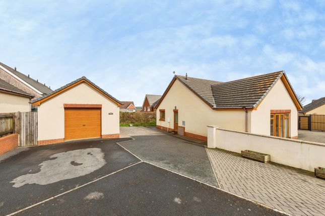 6, Clos Nathaniel, Carmarthen photo 2
