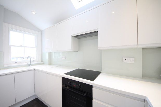 Studio to rent in 40 Feltham Avenue, East Molesey