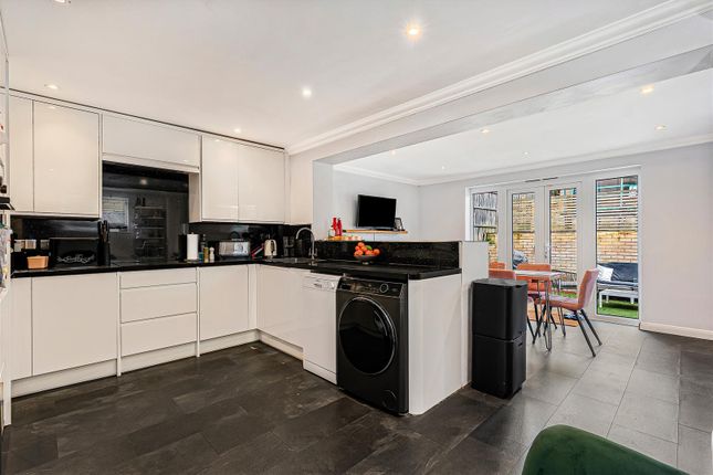 104, Chandlers Way, Hertford photo 4