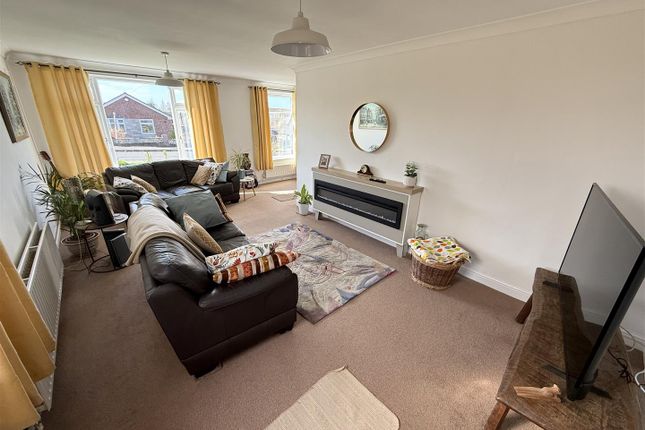 9, St. James Drive, Brinsley photo 2