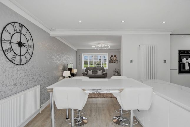4 Crofters Way, East Whitburn photo 4