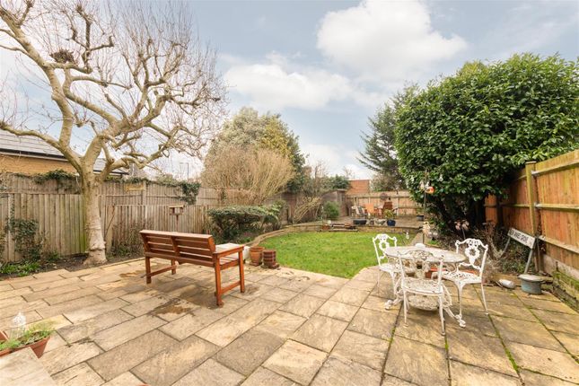 4, Queen Annes Grove, Enfield photo 4
