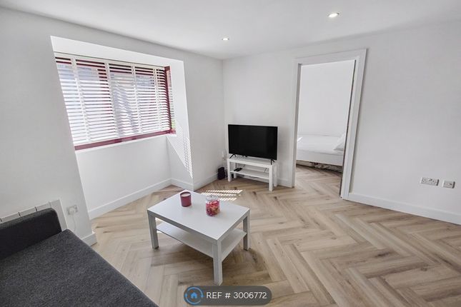 Westgate Court, Waltham Cross photo 3