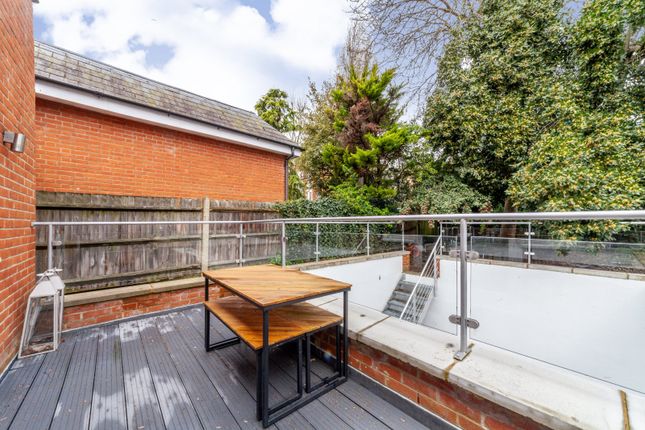 Flat for sale in West Hill, Putney, London