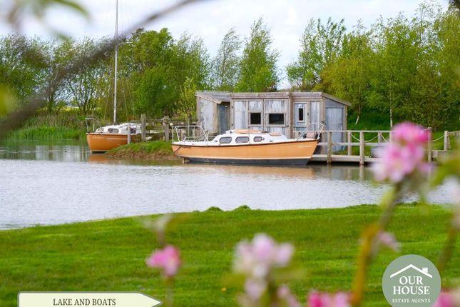 Lake And Boat Accommodation
