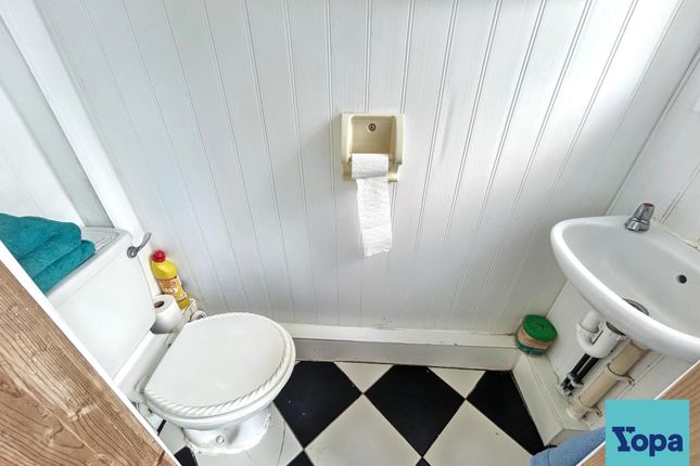 31, Billet Lane, Stanford-le-hope photo 2