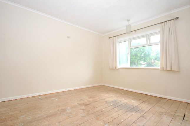 42, Orchard Avenue, Cheltenham photo 4