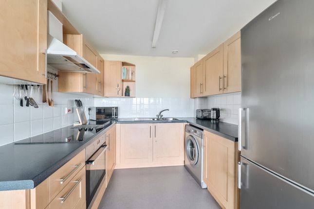 Flat for sale in Maltings Close, London