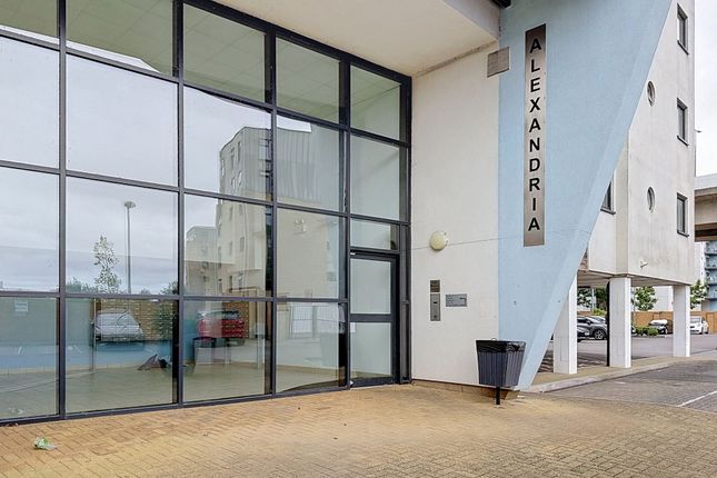 745 Alexandria, Cardiff photo 3