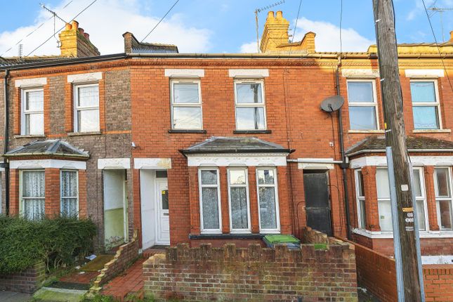 Terraced house for sale in Chiltern Rise, Luton, Bedfordshire