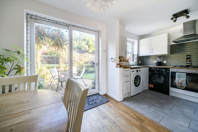 19, Martel Close, Surrey photo 4