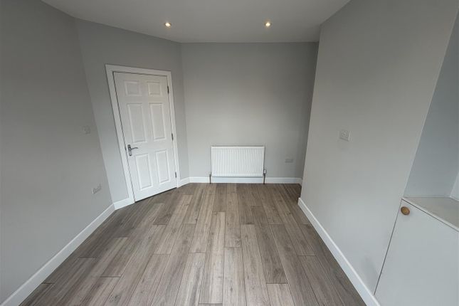 6, Tramway Avenue, Lower Edmonton photo 3