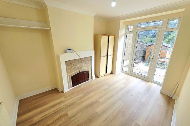 46, Currey Road, Greenford photo 2