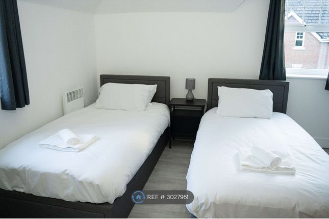 Flat, Jacobs Court Worth Park Avenue, Crawley photo 5