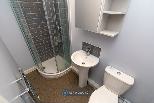 Room    Gorge Road, Coseley photo 5