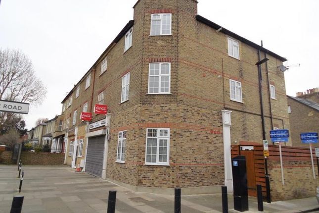 Thumbnail Flat to rent in Windmill Road, Brentford