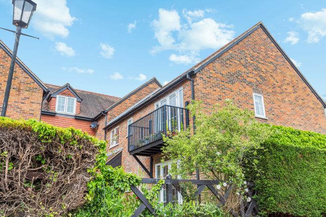 Thumbnail Flat for sale in Crown Mews, Hungerford