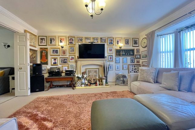 23, Stonecross Way, March photo 2