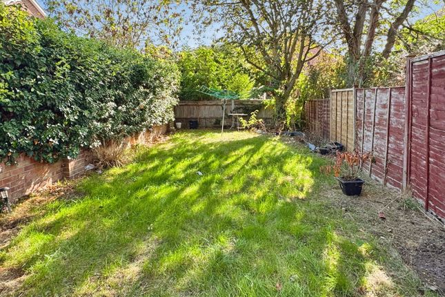 18, Godstow Close, Reading photo 4