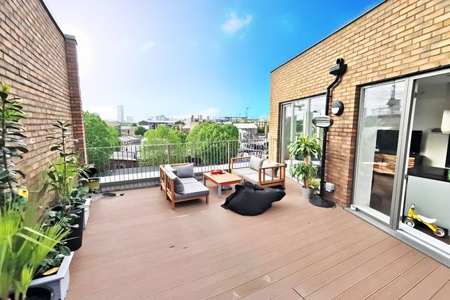 Thumbnail Flat for sale in Smeed Road Hackney Wick, London
