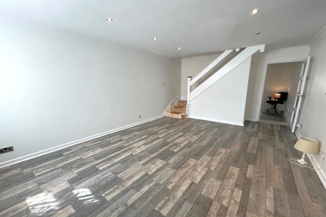 91, Cleave Avenue, Hayes photo 3