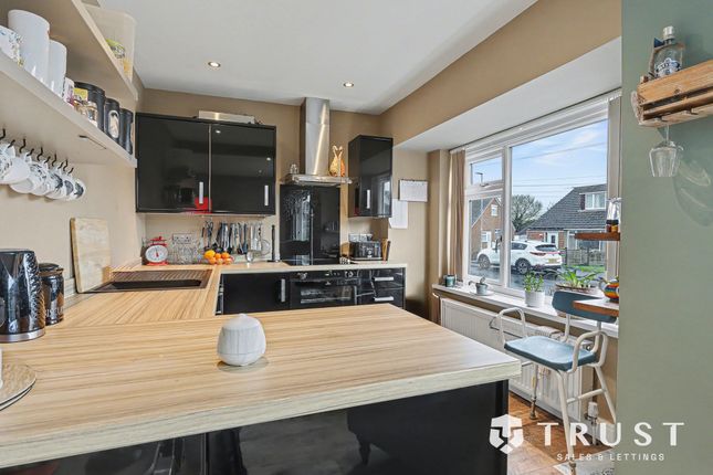 3 Kenilworth Gardens, Leeds photo 3