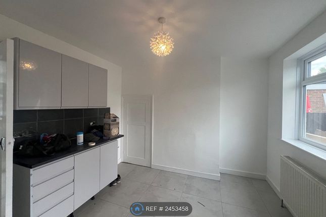Hazelwood Close, Luton photo 3