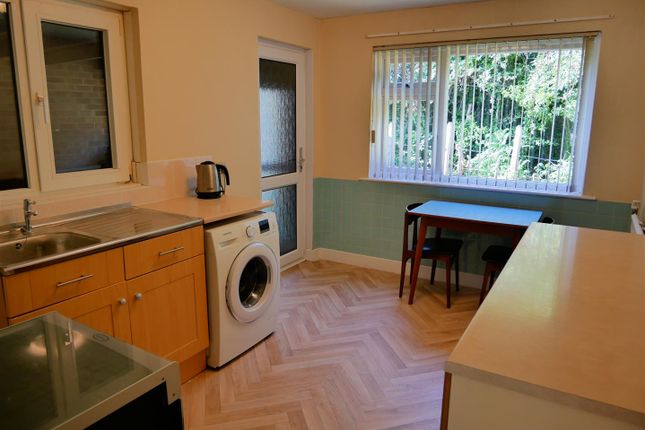 18, Carrick Close, Chippenham photo 3