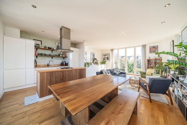 2 Cedar Mews, 74-78, Geoffrey Road, London photo 4