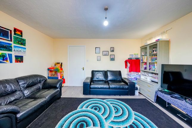 Flat 20, Berberis Court, Hyacinth Close, Ilford photo 4