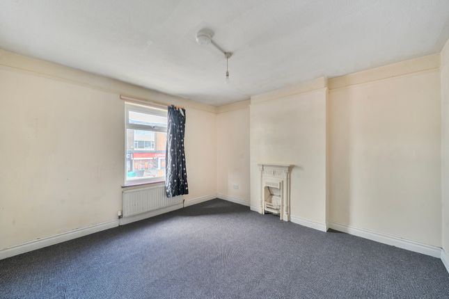 480, Cricklade Road, Swindon photo 4