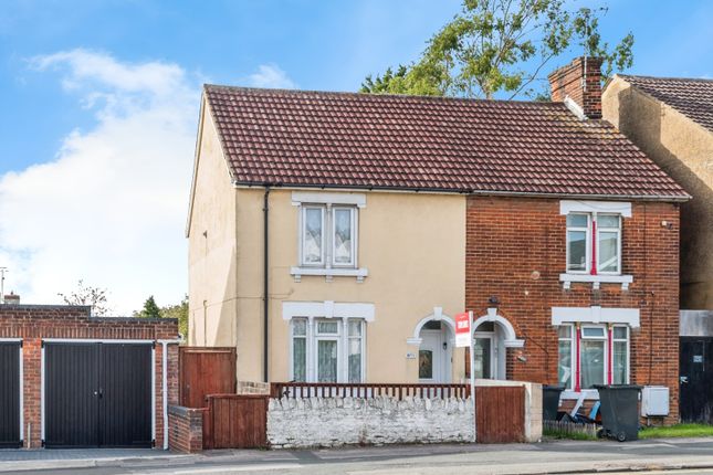 3-bed house on 465, Cricklade Road, Wiltshire, £260,000