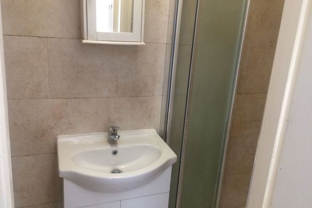 Flat 2 736A, High Road, Goodmayes photo 4