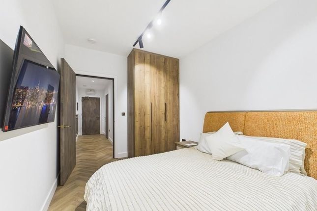 FLAT 2, ROYAL HOUSE, 40 MARKET PLACE SOUTH , LEICESTER, Leicester photo 5