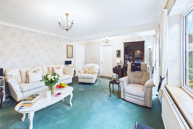 Wallace Drive, Eaton Bray photo 3