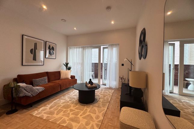 Block C , Flat 8, Rm 02, St John's Hl, The Ascent, London photo 2