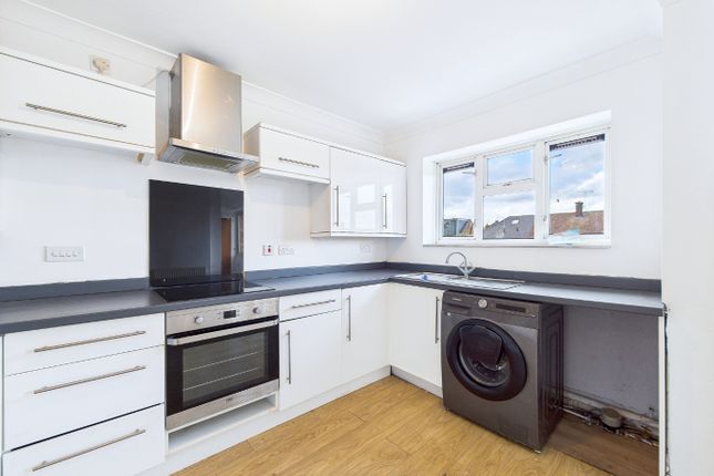 12 Frances Gardens, South Ockendon, Essex photo 4