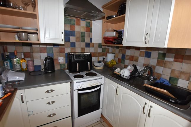9, Fore Street, Redruth photo 3