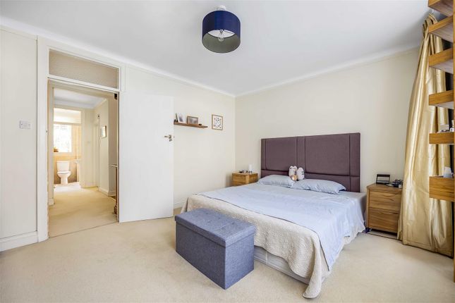 Flat for sale in Wimbledon Park Side, London