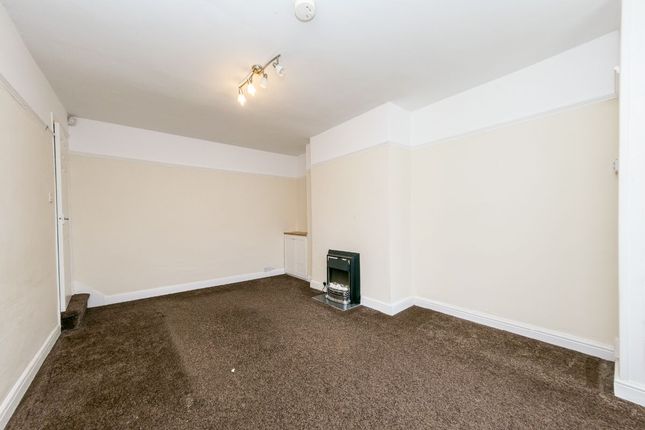 82 Westbury Place South, Leeds photo 4