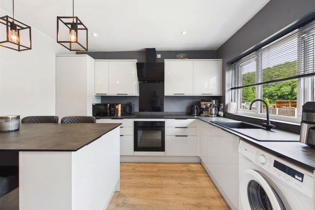 3, Hardhurst Road, Dronfield photo 4