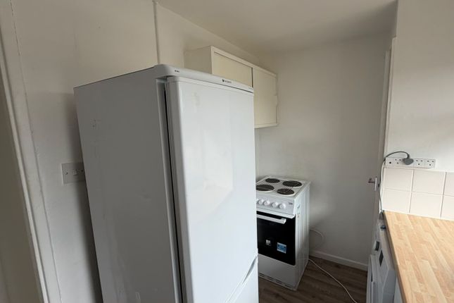 33 Lordswood Square, Birmingham photo 3